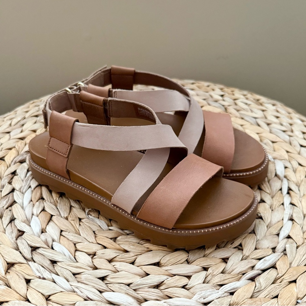 SOREL Roaming Criss Cross sandals